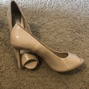 Nude pump high heels